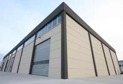 Werksversorgung, Vorfertigungswerkstatt, leichter Lagerhangar, geschweißte und installierte Gebäudestahlkonstruktion