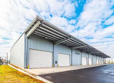 Vorgefertigte leichte Portalrahmen-Stahlkonstruktion, Lagerhalle, Fabrikgebäude Q345B, Q355B, Hersteller, Installation, vorgefertigte Metalllagereinheit, wasserdichte, platzsparende Lagerlösung