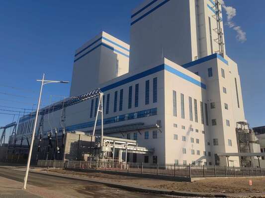 Portal-Stahlrahmen-Produktionsanlage, industrielle Produktionswerkstatt, Traufverkleidungssystem, vorgefertigte Stahlelemente, Schraubenverbindung vor Ort